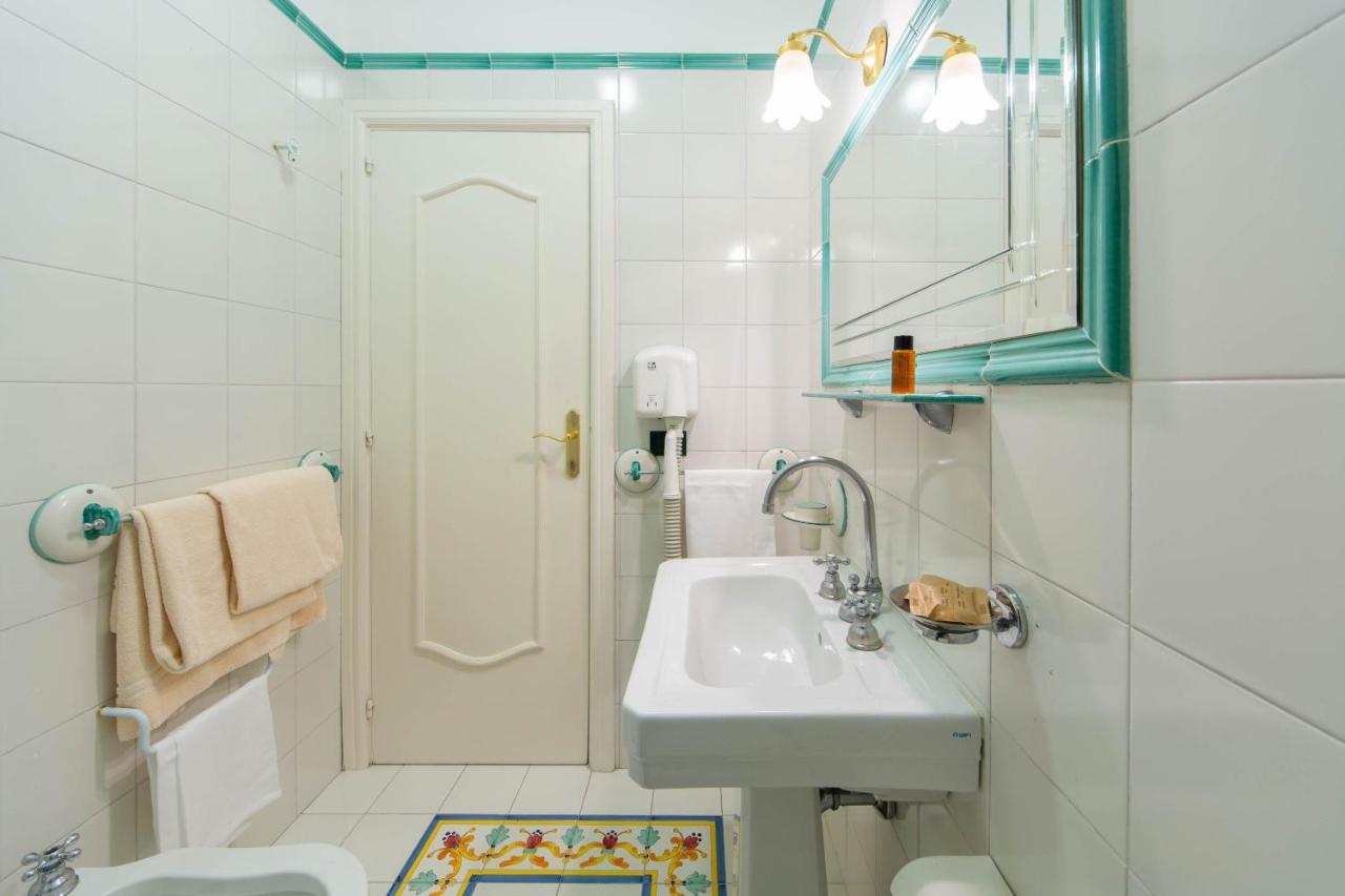 Double Room with Sea View,985777381:JPEG